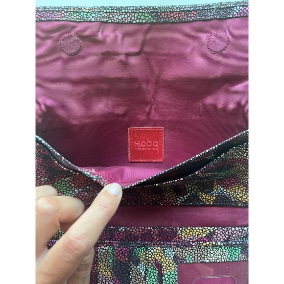 Hobo abstract foliage trifold wallet with magnetic closure - Picture 2 of 7